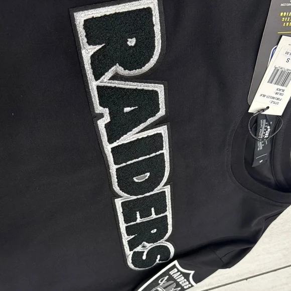 Pro standard Chenielle Patch Raiders Black T-Shirt - Picture 5 of 6